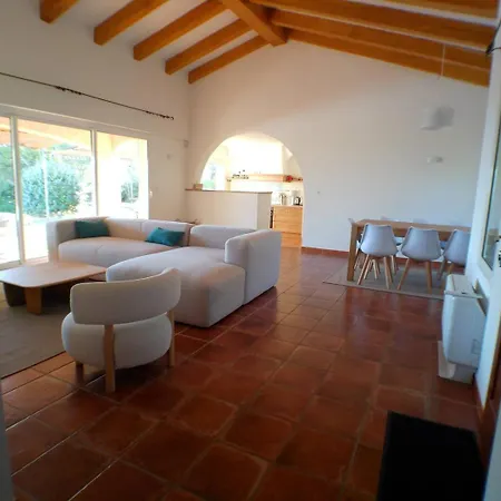 Villa Avec Piscine, A Quelques Minutes