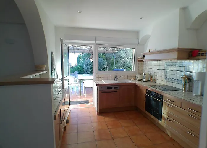 Villa Avec Piscine, A Quelques Minutes