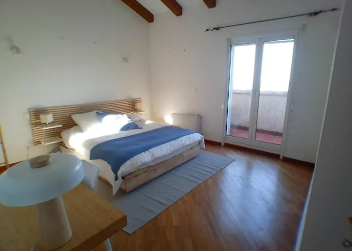 Avec Piscine, A Quelques Minutes Lumio (Corsica)