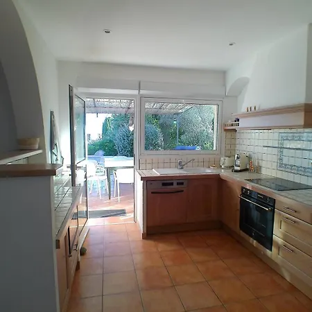 Villa Avec Piscine, à Quelques Minutes