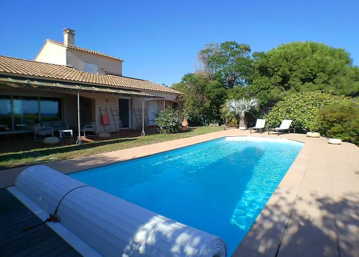 Avec Piscine, à Quelques Minutes Lumio (Corsica)