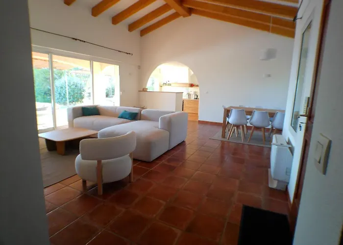 Villa Avec Piscine, A Quelques Minutes