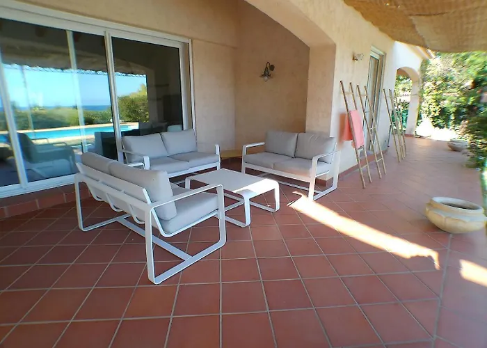 Avec Piscine, à Quelques Minutes Villa *